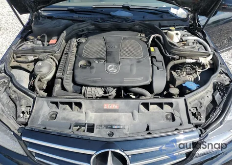 2014 Mercedes-Benz C 300 4Matic z USA, uszkodzony, nr VIN WDDGF8AB4EA934553